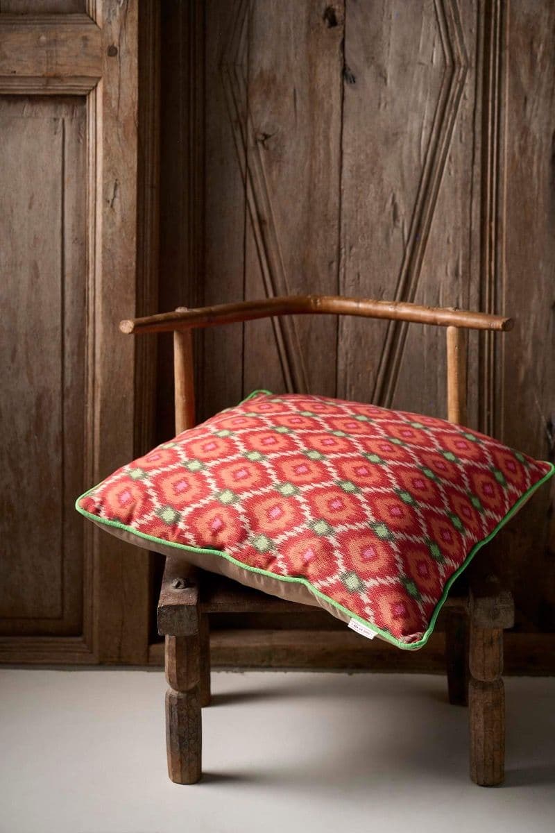 zazu_cushion_pink-01_mood_lr.jpg